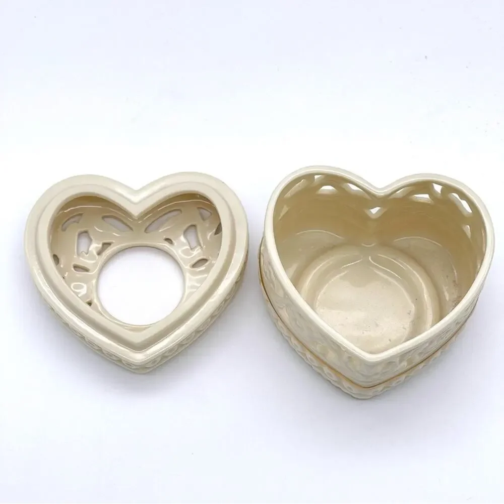 Vintage PartyLite 2002 Heart-Shaped Ivory w/ Gold Trim Tealight Candle Holder - Picture 4 of 7